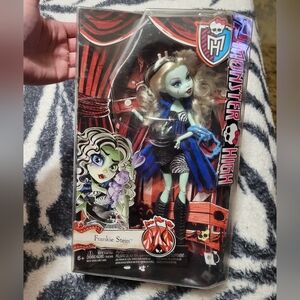 Monster High Freak du Chic new in box Frankie Stein